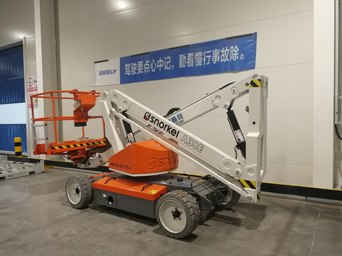 A38E電動曲臂式高空作業(yè)平臺 A38E電動曲臂式高空作業(yè)平臺